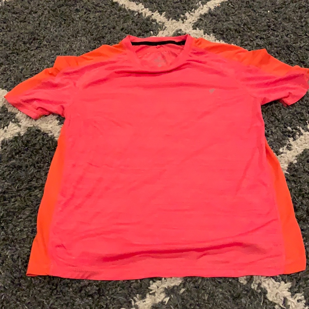 L women’s Workout brand athletic tee
